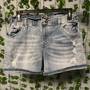 💌 Indigo Rein | light/medium wash distressed shorts | 11